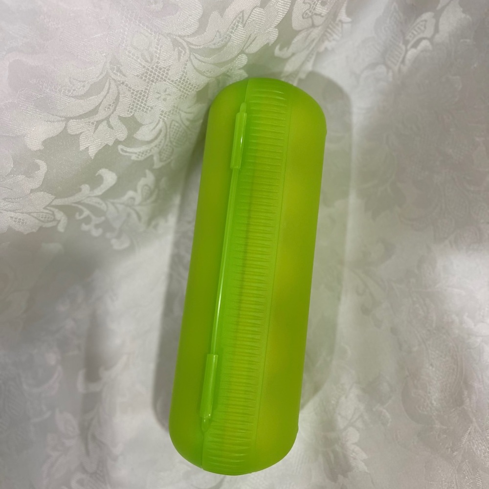 NEW (NIP) Tupperware Egg Storer Portable Case Hard-Shell Storage - Picture 6 of 10